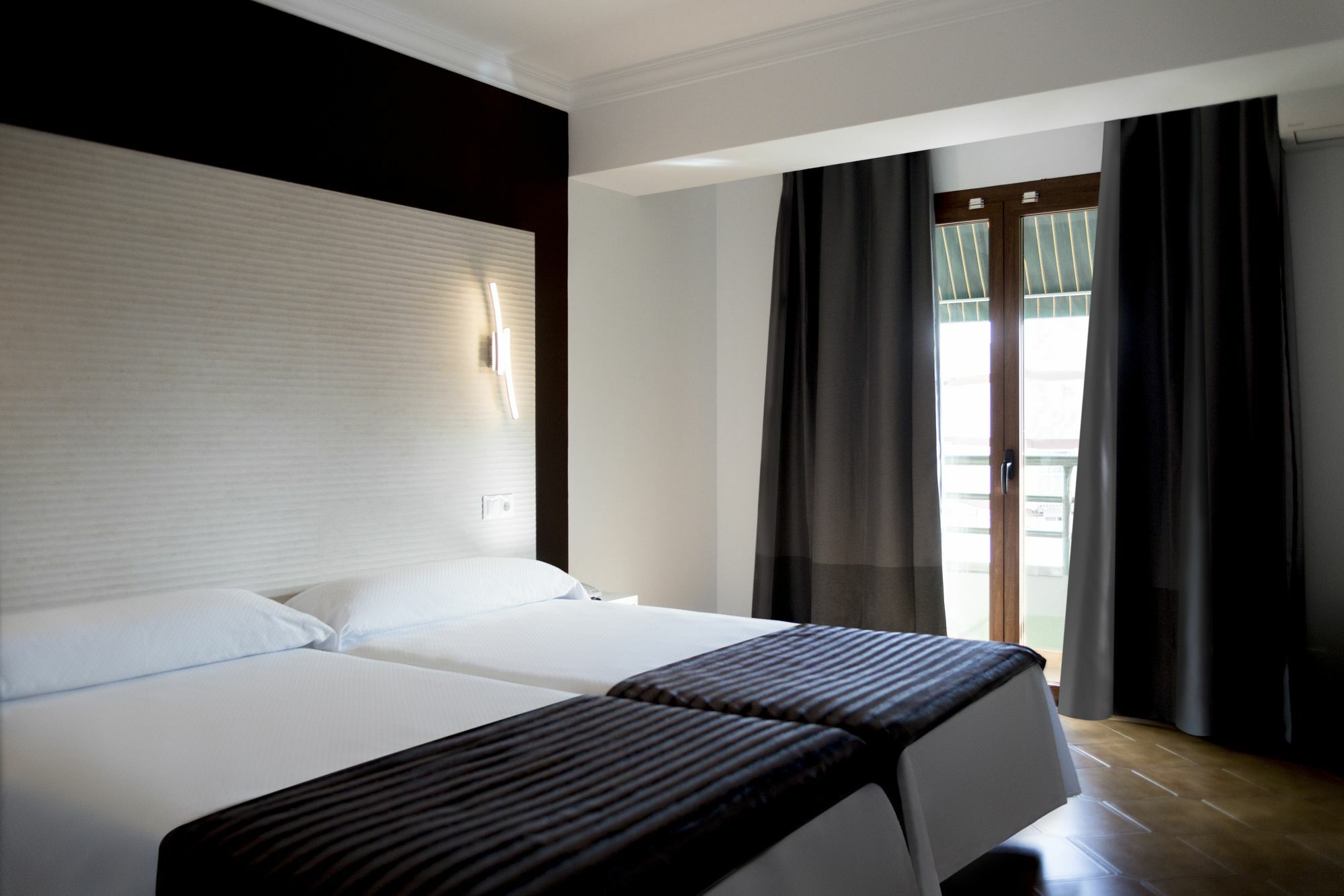 Hostal Alhambra - Adults Only Nerja Buitenkant foto